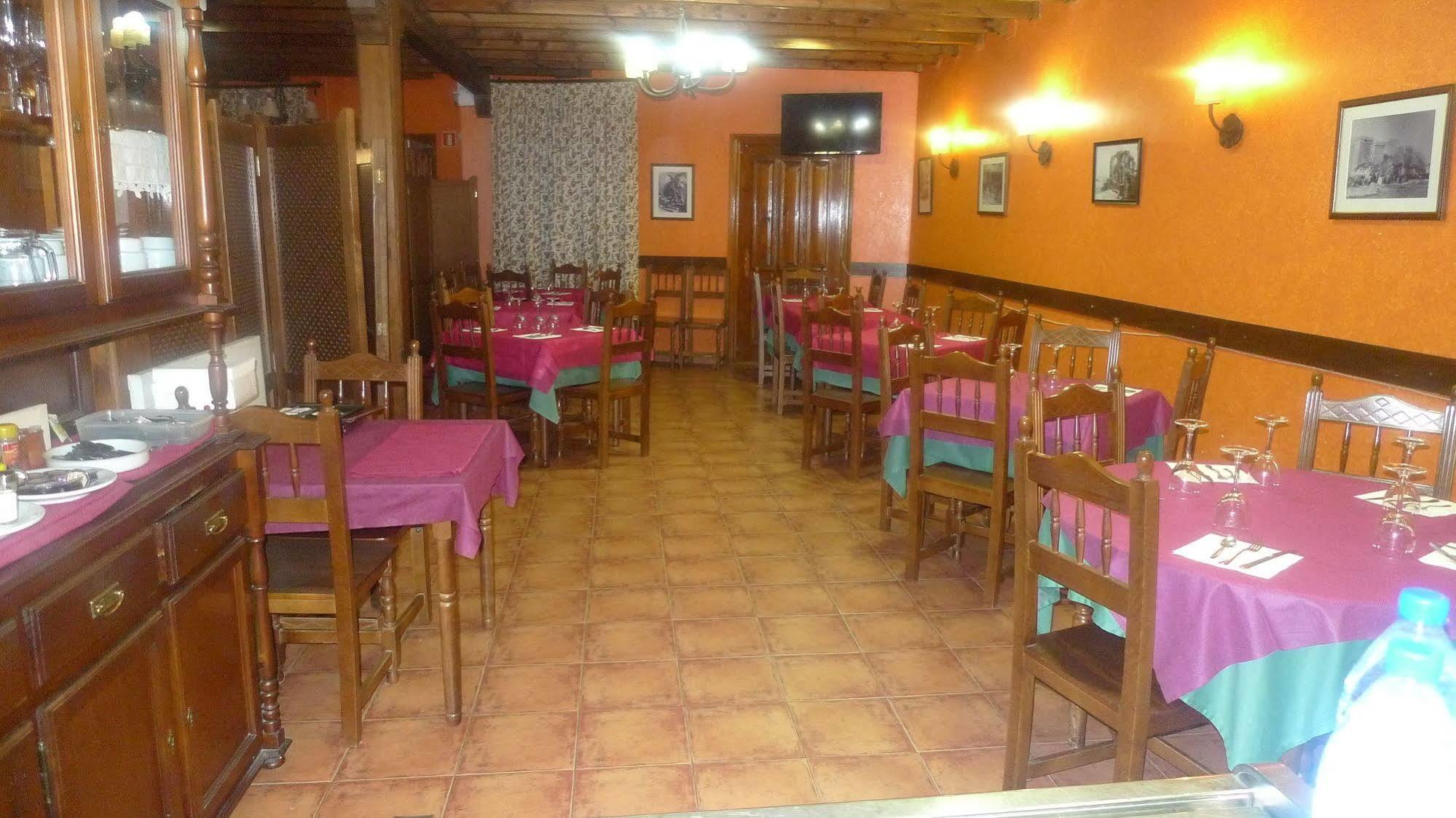 Hotel Rural Villa y Corte, Alojamientos Turísticos Ampudia Exterior foto
